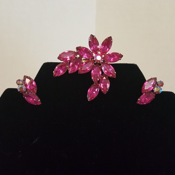 Vintage Raspberry Brooch and earring set - Picture 2 of 8